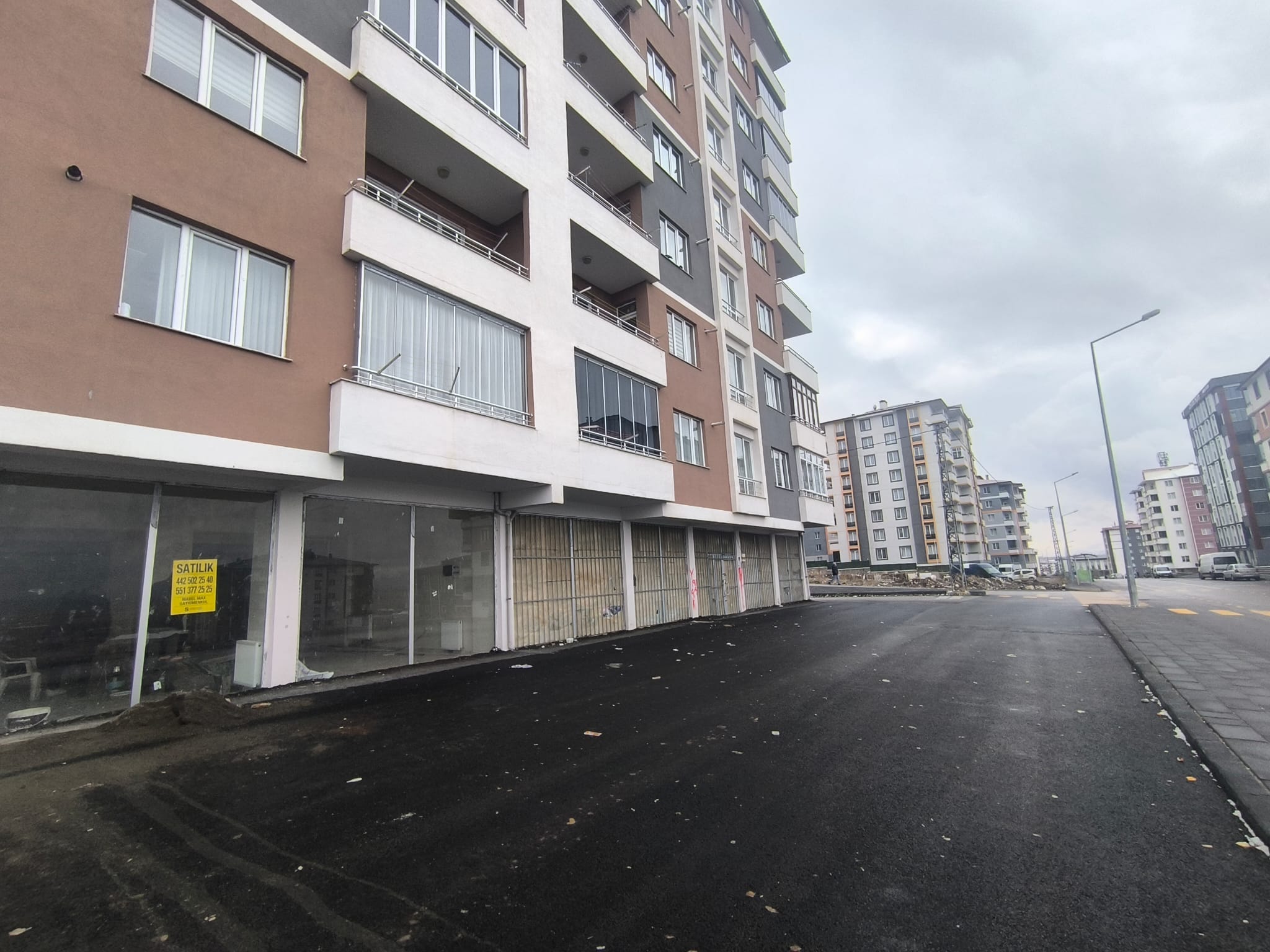 HİLALKENT'TE SATILIK DÜKKAN